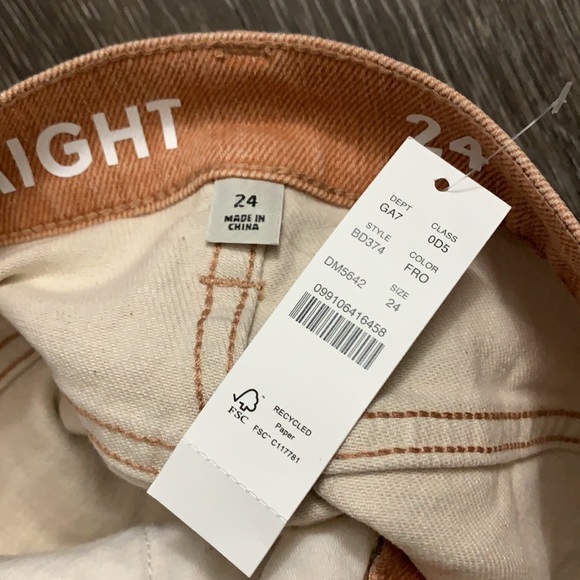 J.Crew High-Rise '90s Classic Straight Jean in Rosebud Wash - Picture 9 of 12